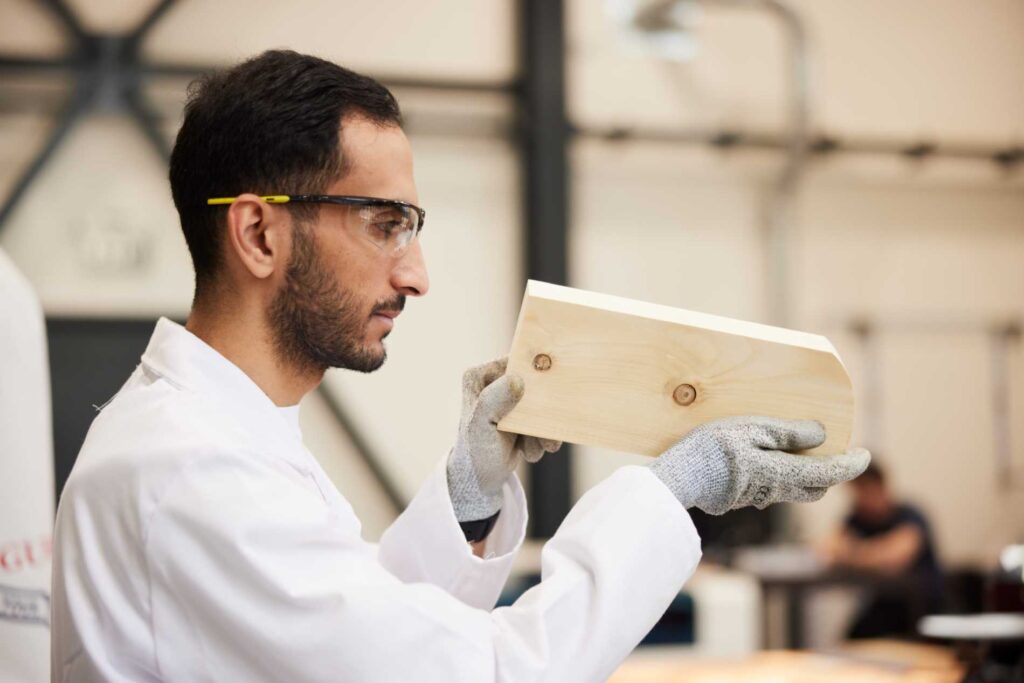 Quality inspection of a wooden packaging component as part of packaging testing methods